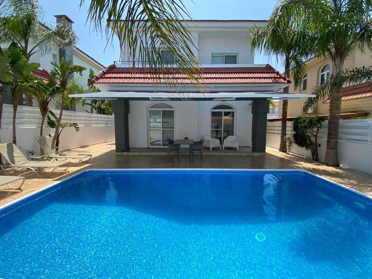 Villa Diana - 200 Meters From Kapparis, Fireman'S Beach Paralimni Exterior foto
